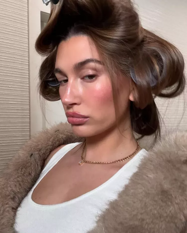 Hailey Bieber Eyeshadow Look